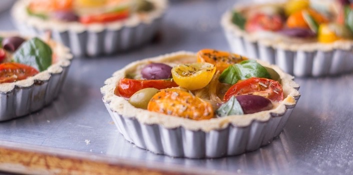Vegan Savoury Tarts with Chickpea Flour and Vegetables